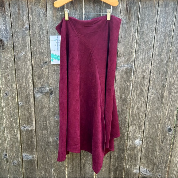 Umgee super Soft Flowy Maroon Skirt Size M - Picture 4 of 11